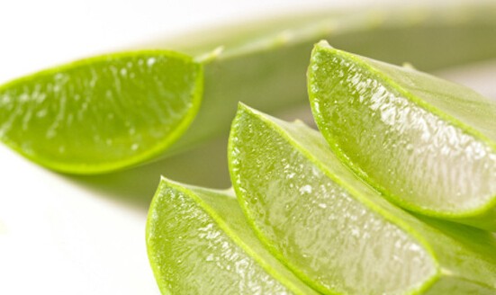 Aloe Vera to remove shoulder acne