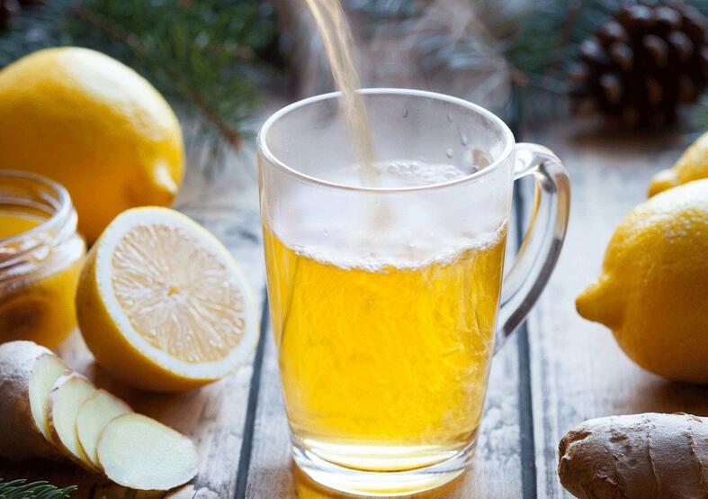 How to Make Refreshing Lemon Water
