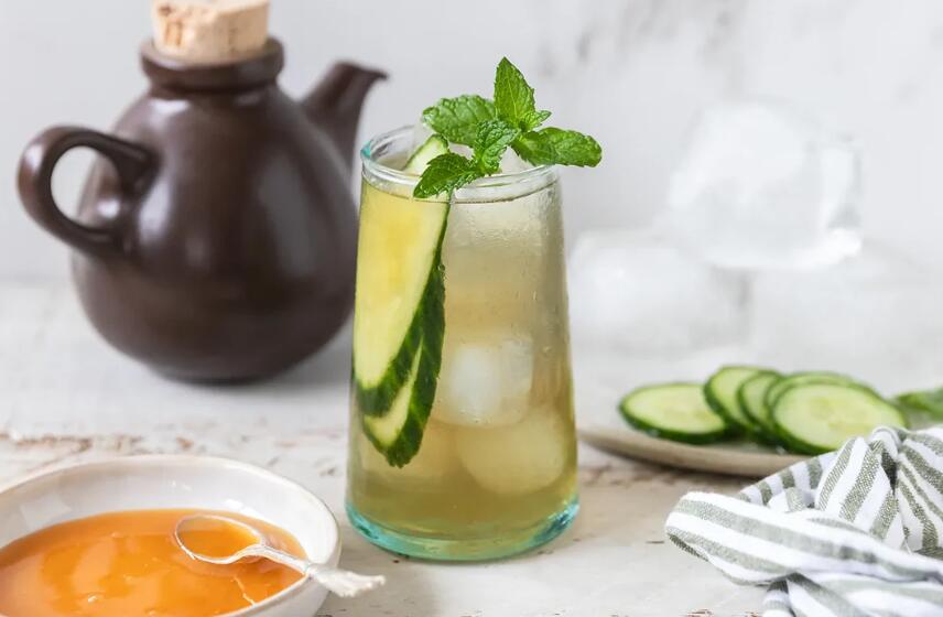 Green Tea and Mint Cooler