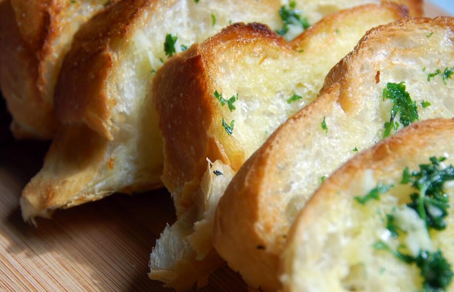 How to Make Garlic Bread Step By Step