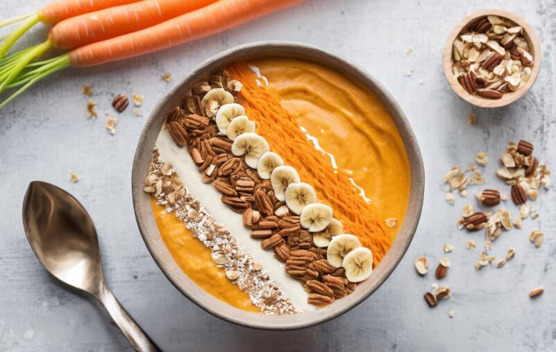Carrot Cake Smoothie Bowl